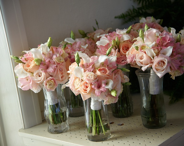 bouquet of pink and white flowers