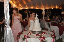 brides cake table with arrangements